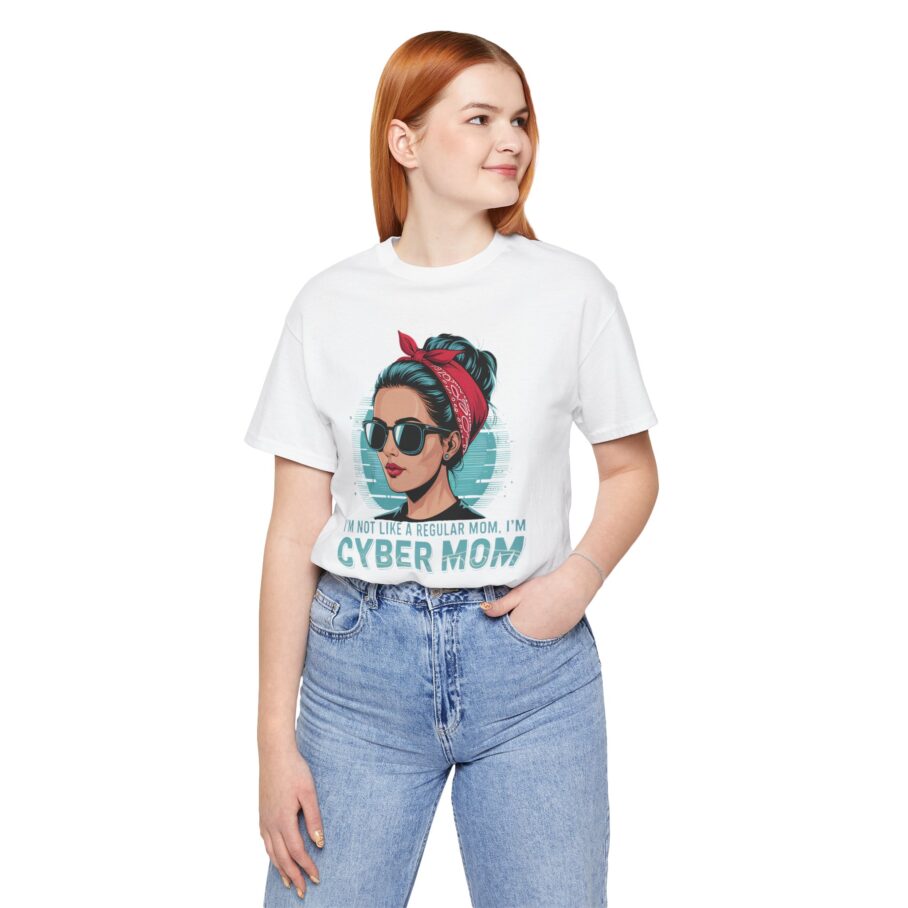 Regular Mom, Cyber Mom T-Shirt – Front