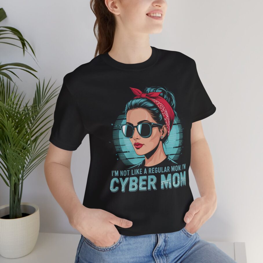 Regular Mom, Cyber Mom T-Shirt – Front